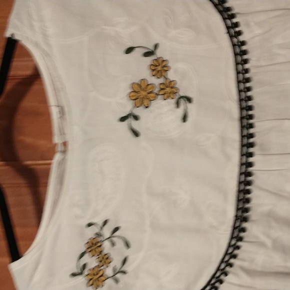 Gaovot woman's size M cotton blend top w balloon sleeves, ruching,embroidery NWT - Picture 3 of 11